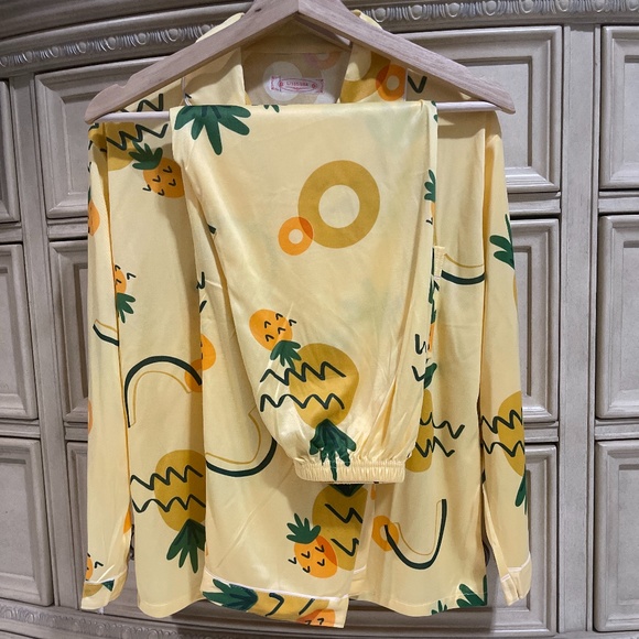 Pajama set - Picture 2 of 3